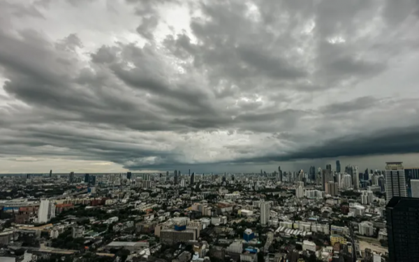 สภาพอากาศวันนี้ กรมอุตุฯ เตือน ฝนฟ้าคะนอง ถล่ม 42 จังหวัด กทม.โดนด้วย